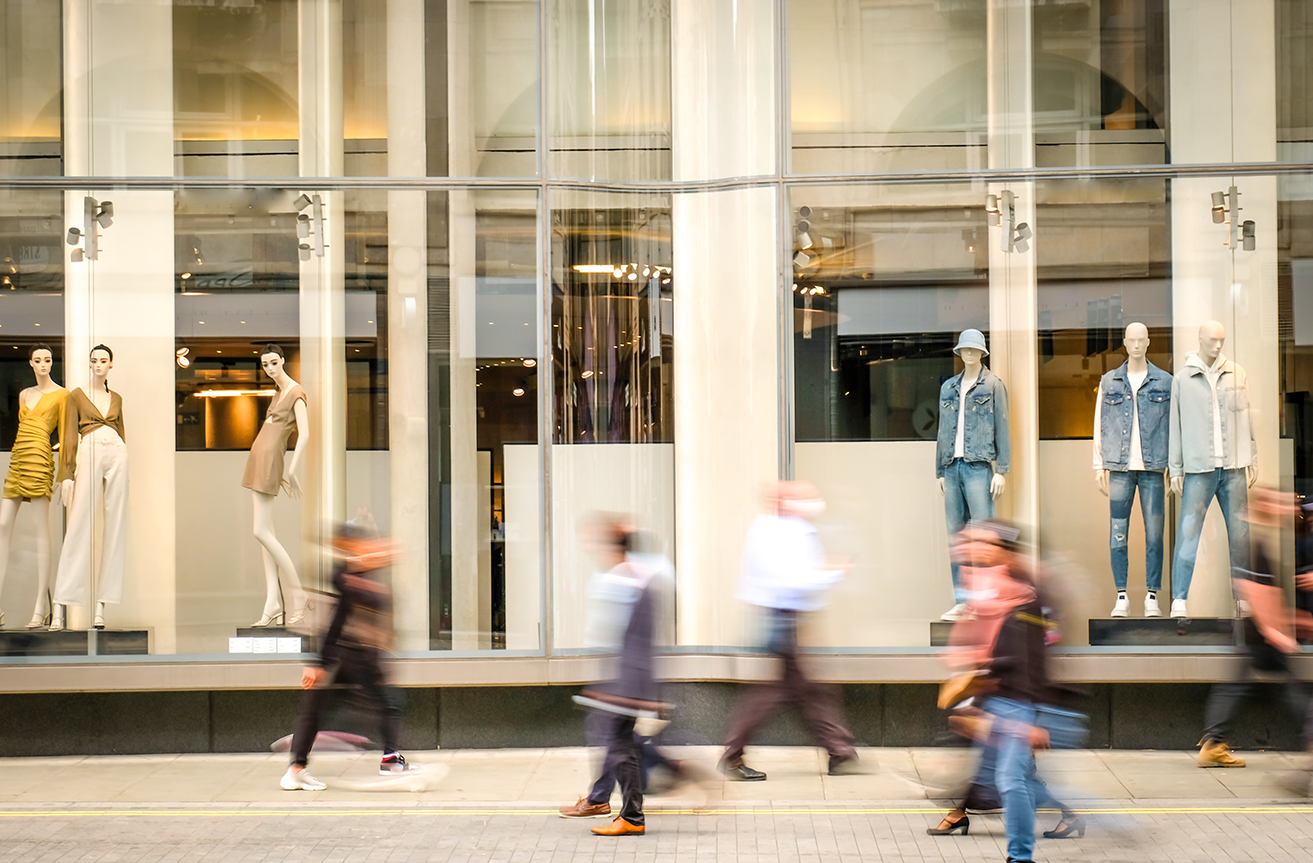 Synchronizing Multi-Team Efforts for Successful Product Launches in Retail